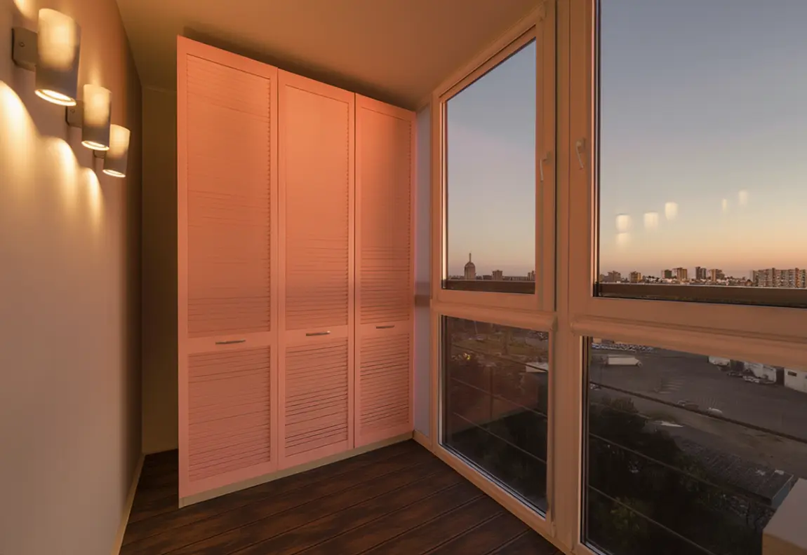 Замена окон на Г-образном балконе с ремонтом под игровую зону